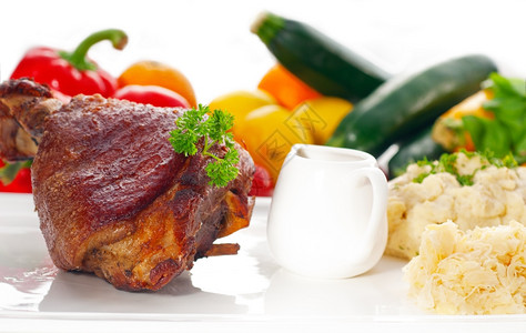 原德国BBQ猪肉指关节配有土豆泥和酸菜本底新鲜蔬MORE关于PORTOFOLIO的丰富食品图片