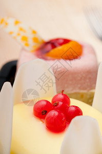 鲜果汁水奶油蛋糕饼图片