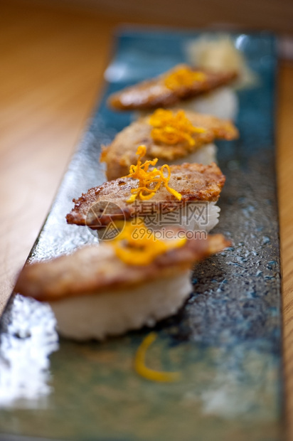 日式寿司炒鹅肝图片