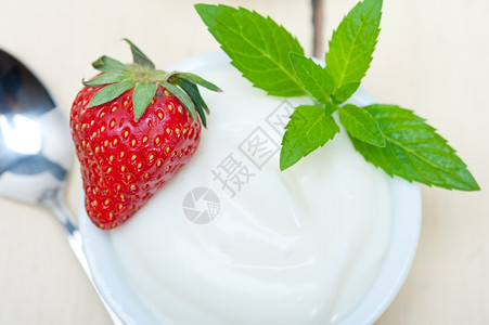 草莓酸奶高清近视图图片