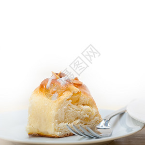 面包甜饼蛋糕上面有杏仁和冰糖图片