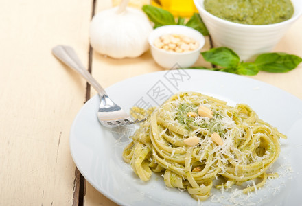 意大利传统巴西拉培害虫意大利传统面食成分干酪松果加处方橄榄油大蒜图片