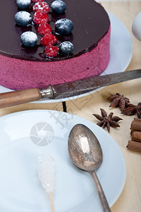 蓝莓和草蛋糕甜点加香料图片
