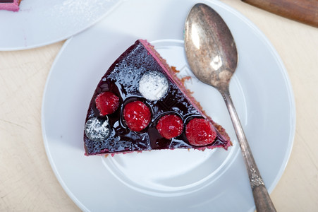 蓝莓和草蛋糕甜点加香料图片