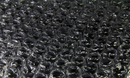 黑色背景的塑料泡沫图片