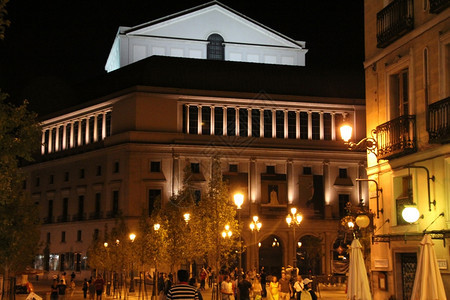 西班牙马德里市夜历史建筑图片
