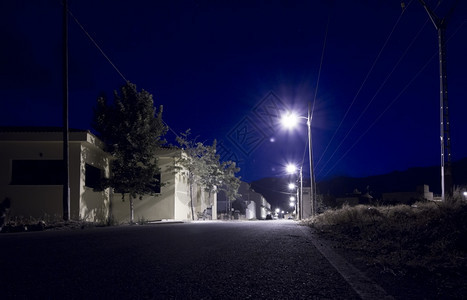 夜间村庄街道图片