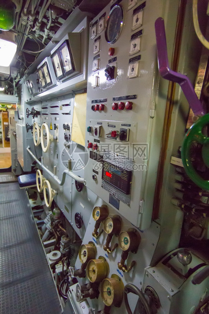 控制电池旧潜艇图片