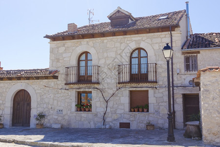 西班牙Palencia典型的旧石屋图片