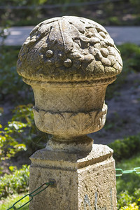 装饰花瓶的石头雕塑图片