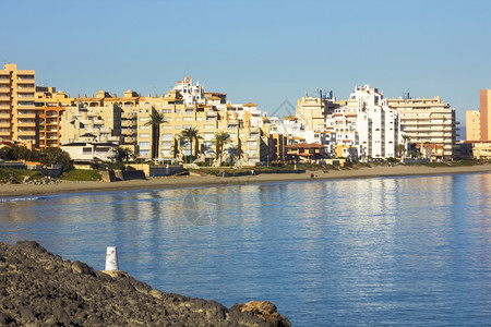 西班牙穆尔亚LaManga的海边建筑和滩图片