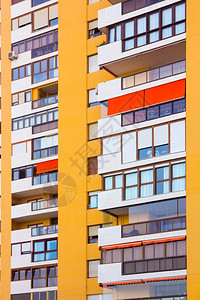现代建筑有黄色阳台视图图片