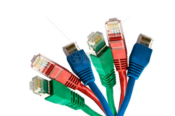 白色背景上孤立的多彩网络电缆图片
