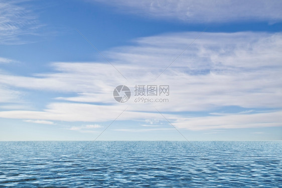 蓝色海洋和天空的美丽景观图片