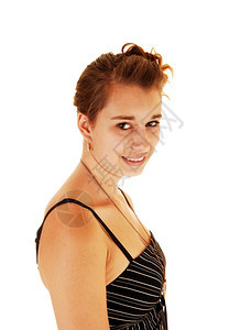 身穿黑色条纹裙子的可爱年轻女人的一副肖像在镜头中拍着白色背景的笑容图片