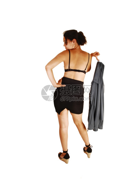 一个漂亮的年轻姑娘穿着高跟鞋黑裙子离开工作手里拿着一件绿衣站在后面白背景高清图片下载 正版图片 摄图网 一个漂亮的年轻姑娘穿着高跟鞋黑裙子离开工作手里拿着一件绿衣站在后面白背景高清图片下载 正版图片 摄图网