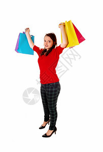照片显示一名年轻美少女举着彩色购物袋图片