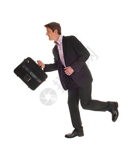 一个穿着黑西装的跑步商人手里拿着一个公文包白背景孤立无援图片