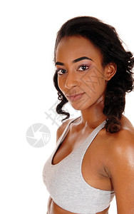 一个美丽的非洲裔国青少年的肖像穿着灰色运动胸罩与白人背景隔绝图片