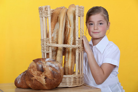 穿成面包工的小女孩高清图片