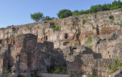 罗马论坛在意大利罗马的ForoRomano的废墟图片