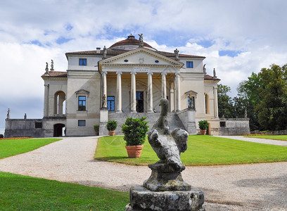 罗通达别墅拉罗通达别墅又名卡普拉别墅在意大利维琴察是由帕拉迪奥在1567年设计的图片
