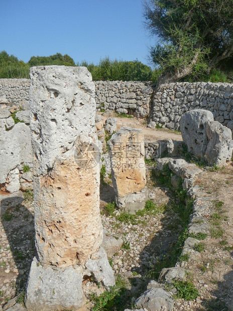 西班牙皮诺卡TorredenGalmestalayyaty考古遗址的老废墟图片
