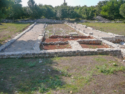 Omisalj废墟克罗地亚岛Omisalj古老的考废墟图片
