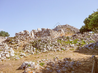 西班牙实近卡的托尔登加梅斯塔莱托马考古遗址中寻找老迹的图片