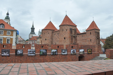Fortyfikacjestaromiejski意思是波兰华沙的古城防御工事图片
