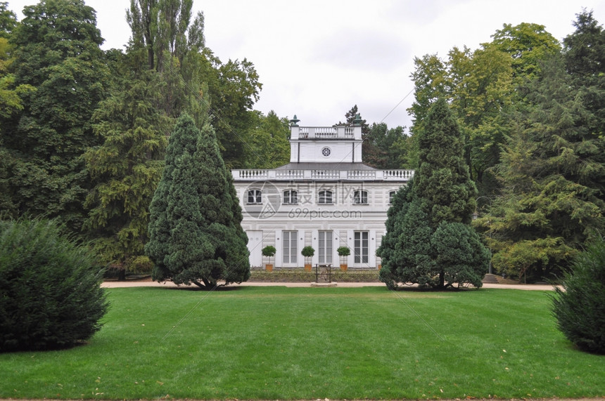 BialyDomek的意思是波兰华沙Lazienki公园的小白宫图片