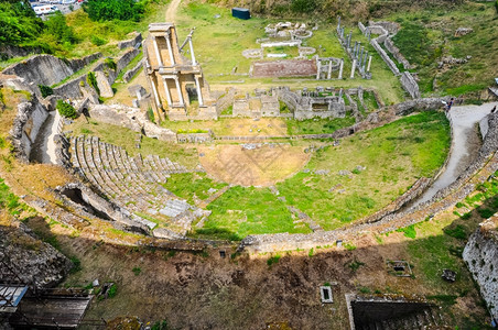 Volterra伏尔特拉的罗马剧院高动态范围意大利伏尔特拉古罗马剧院的废墟图片