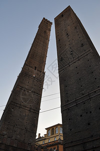 托雷加里森达和托雷德格利阿西内塔和意大博洛尼亚的两塔图片