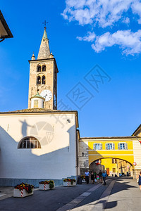 奥斯塔的HDR大教堂高动态范围HDR奥斯塔大教堂又名圣玛丽亚阿桑塔和圣乔瓦尼巴蒂斯塔教堂在奥斯塔意大利图片