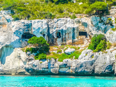 人类发展报告在Mirica的旅游者西班牙地中海巴利阿里群岛Balearic海滨高动态带HDRMirca海滨图片
