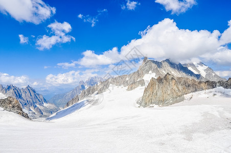 Aosta山谷的MonthBlancHDR高动态山脉HDRMontBlancakaMonteBianco意思是白山阿尔卑斯最高峰图片