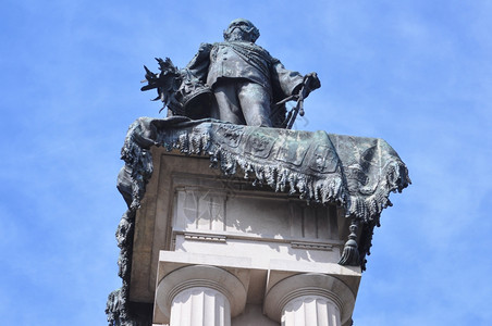 都灵的维托里奥埃马努第二雕像意大利都灵的维托里奥埃马努第二国王纪念碑图片