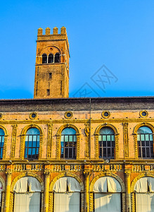 HDR意大利博洛尼亚高动态范围HDR波德斯塔宫位于意大利埃米利亚罗马尼亚的马焦雷博洛尼亚广场图片