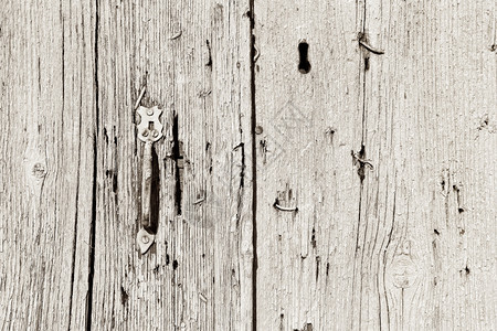 旧木制门用把手的纹身图片