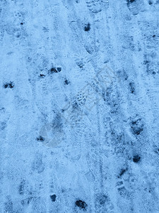 自然积雪纹理有足迹图片