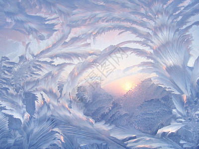 冬季玻璃上美丽的冰面图案背景图片