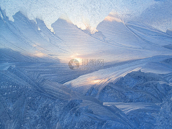 美丽的冰面图案和冬季玻璃上的阳光图片