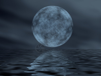月亮在水中的反射欧冬季夜间图片
