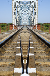 乌克兰东部的铁路桥河道塞弗斯基顿奈图片