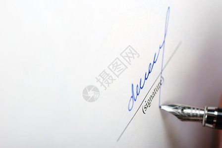 纸张纹理和签字笔用独有的签字确认文件图片