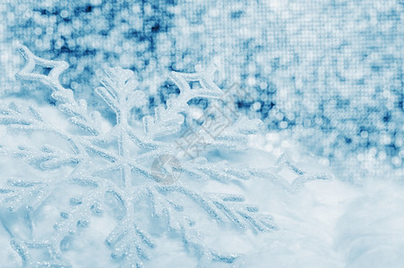 雪花大近的背景BokehToning是蓝色的图片