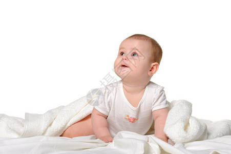 婴儿在毛巾下8个月大白被隔离图片