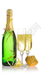一瓶香槟和杯子盒装礼物图片