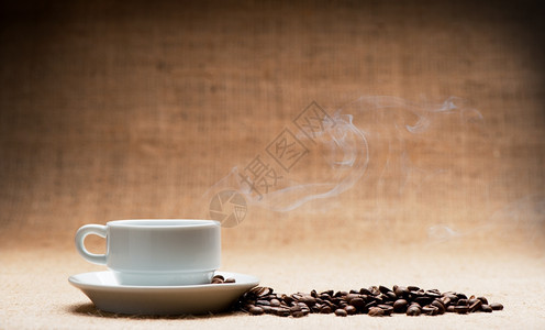 一杯热咖啡关于渡轮和一粒咖啡图片