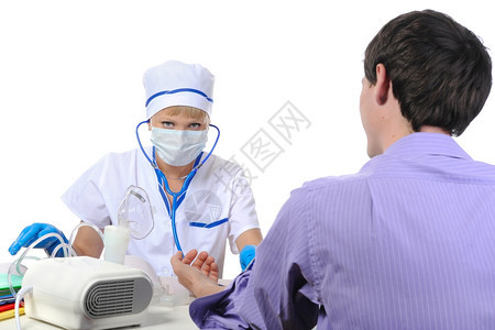病人坐在一名医生办公室的接待处图片